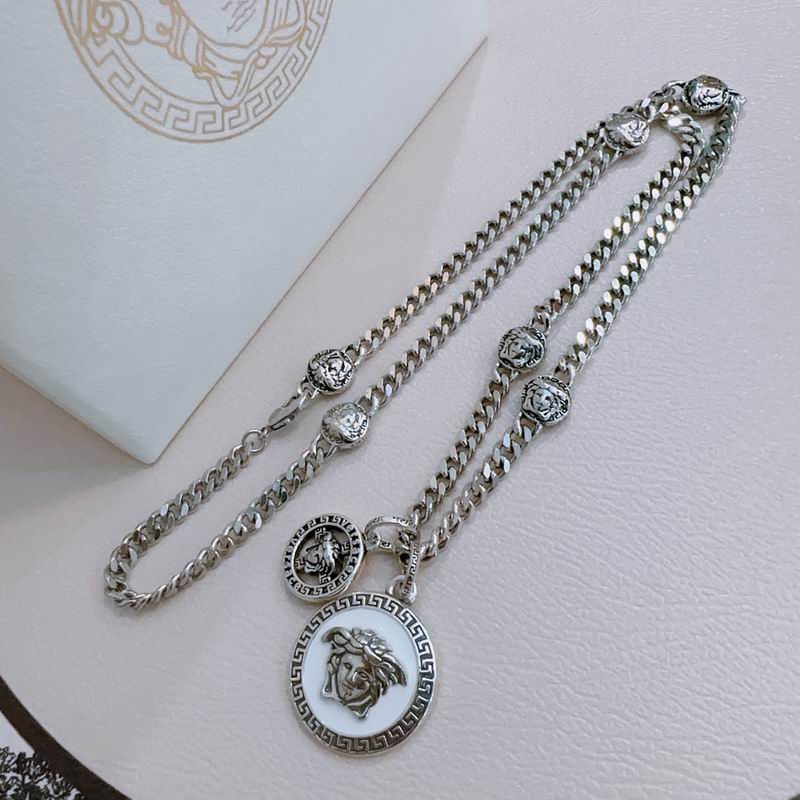Versace necklace lyx196